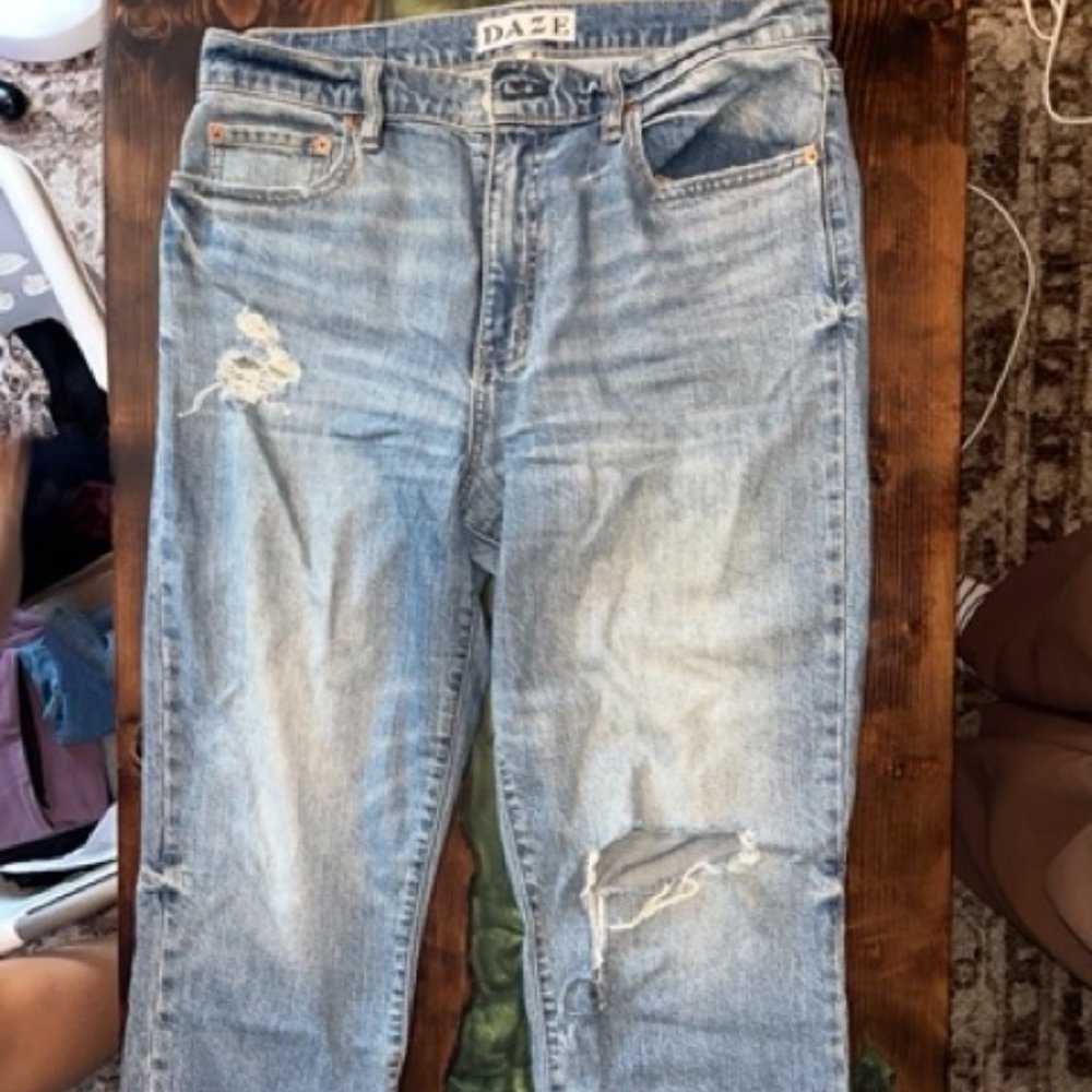 DAZE RIPPED JEANS